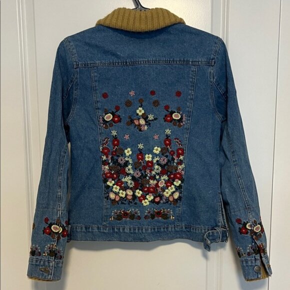 DKNY Blue Denim Jacket with Tan Collar and Embroidery - Picture 6 of 7